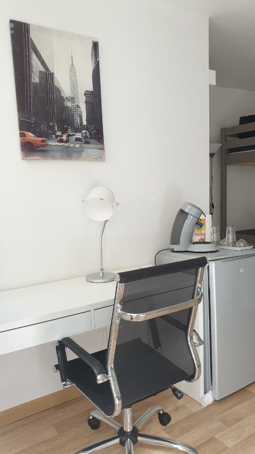 Chambres Poitiers Centre Ville - Salle De Bain, Refrigerateur, Tv Et Machine A Cafe Privatifs - Cuisine Commune - Terrasse - Hotel De Ville A 200M Экстерьер фото