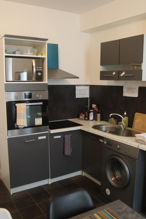 Chambres Poitiers Centre Ville - Salle De Bain, Refrigerateur, Tv Et Machine A Cafe Privatifs - Cuisine Commune - Terrasse - Hotel De Ville A 200M Экстерьер фото