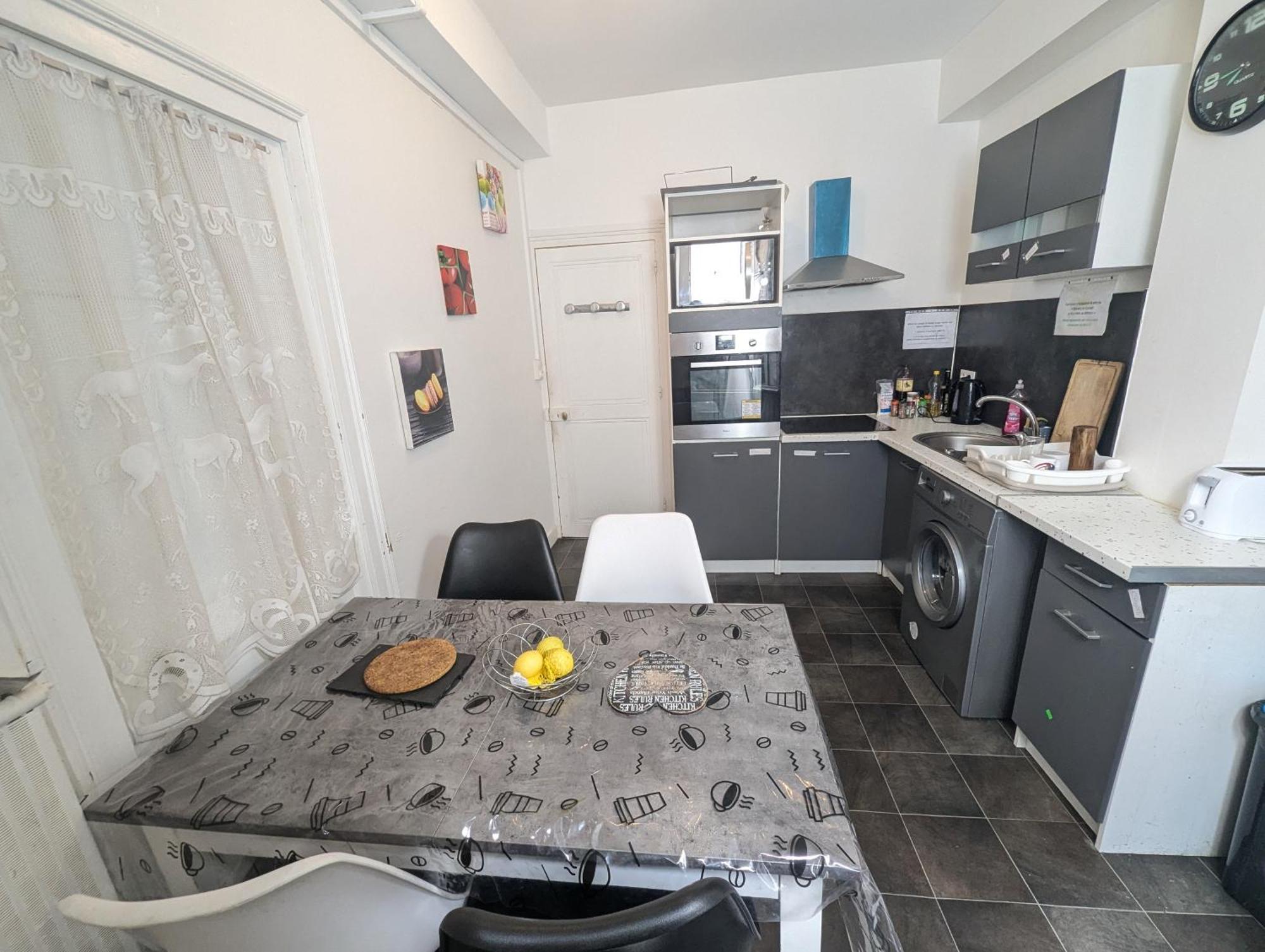 Chambres Poitiers Centre Ville - Salle De Bain, Refrigerateur, Tv Et Machine A Cafe Privatifs - Cuisine Commune - Terrasse - Hotel De Ville A 200M Экстерьер фото