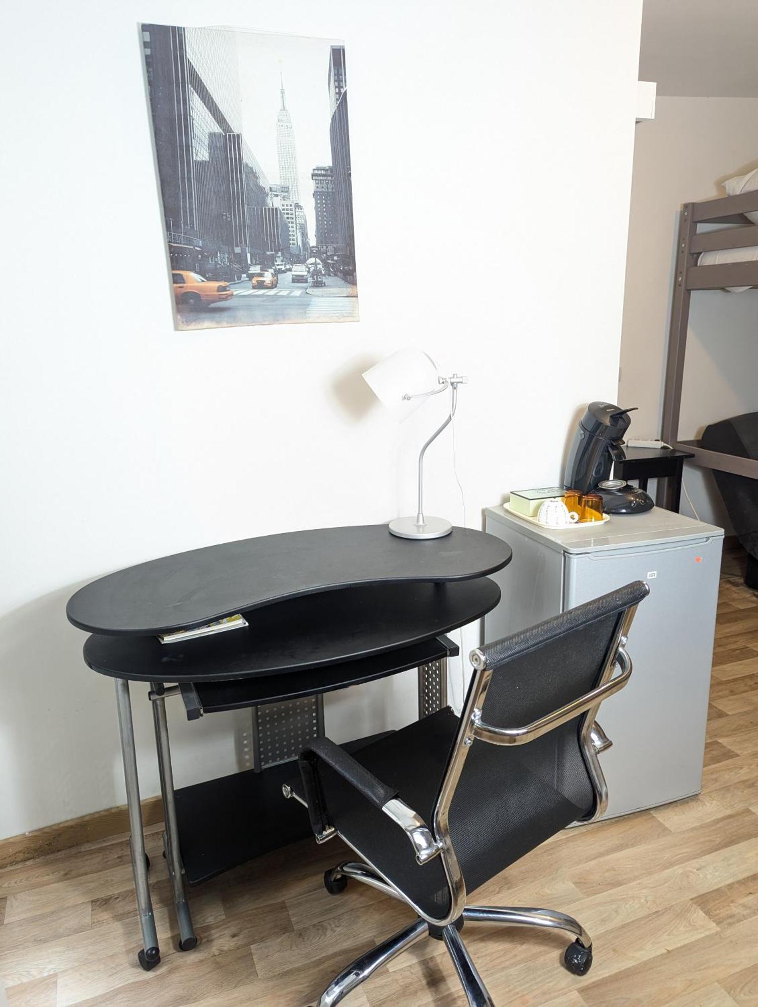 Chambres Poitiers Centre Ville - Salle De Bain, Refrigerateur, Tv Et Machine A Cafe Privatifs - Cuisine Commune - Terrasse - Hotel De Ville A 200M Экстерьер фото