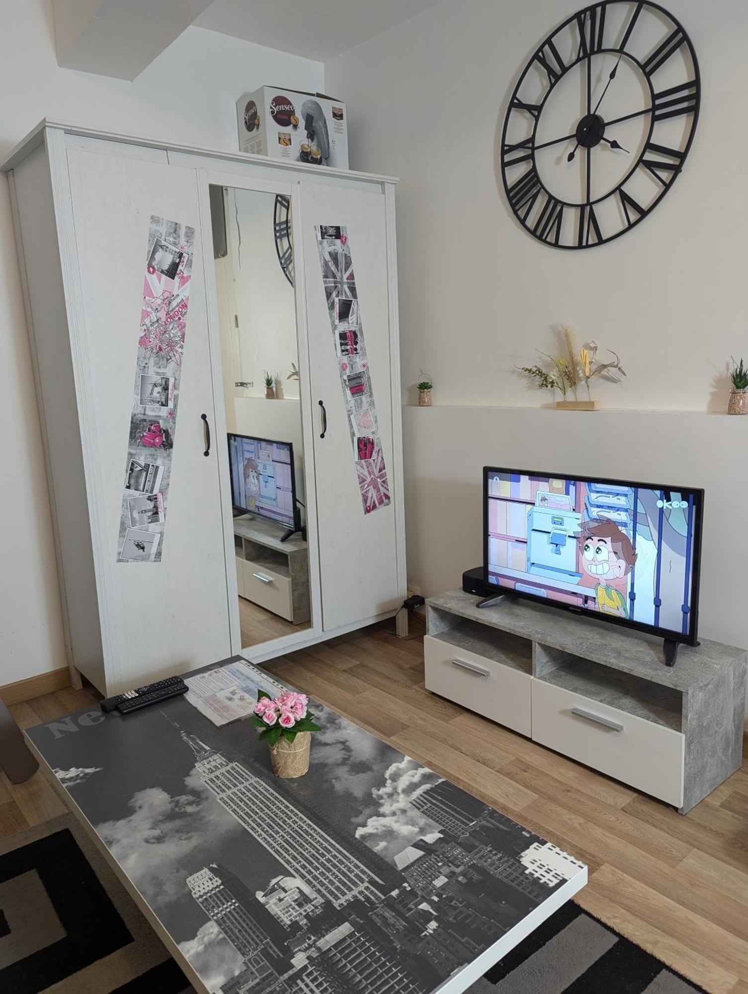 Chambres Poitiers Centre Ville - Salle De Bain, Refrigerateur, Tv Et Machine A Cafe Privatifs - Cuisine Commune - Terrasse - Hotel De Ville A 200M Экстерьер фото