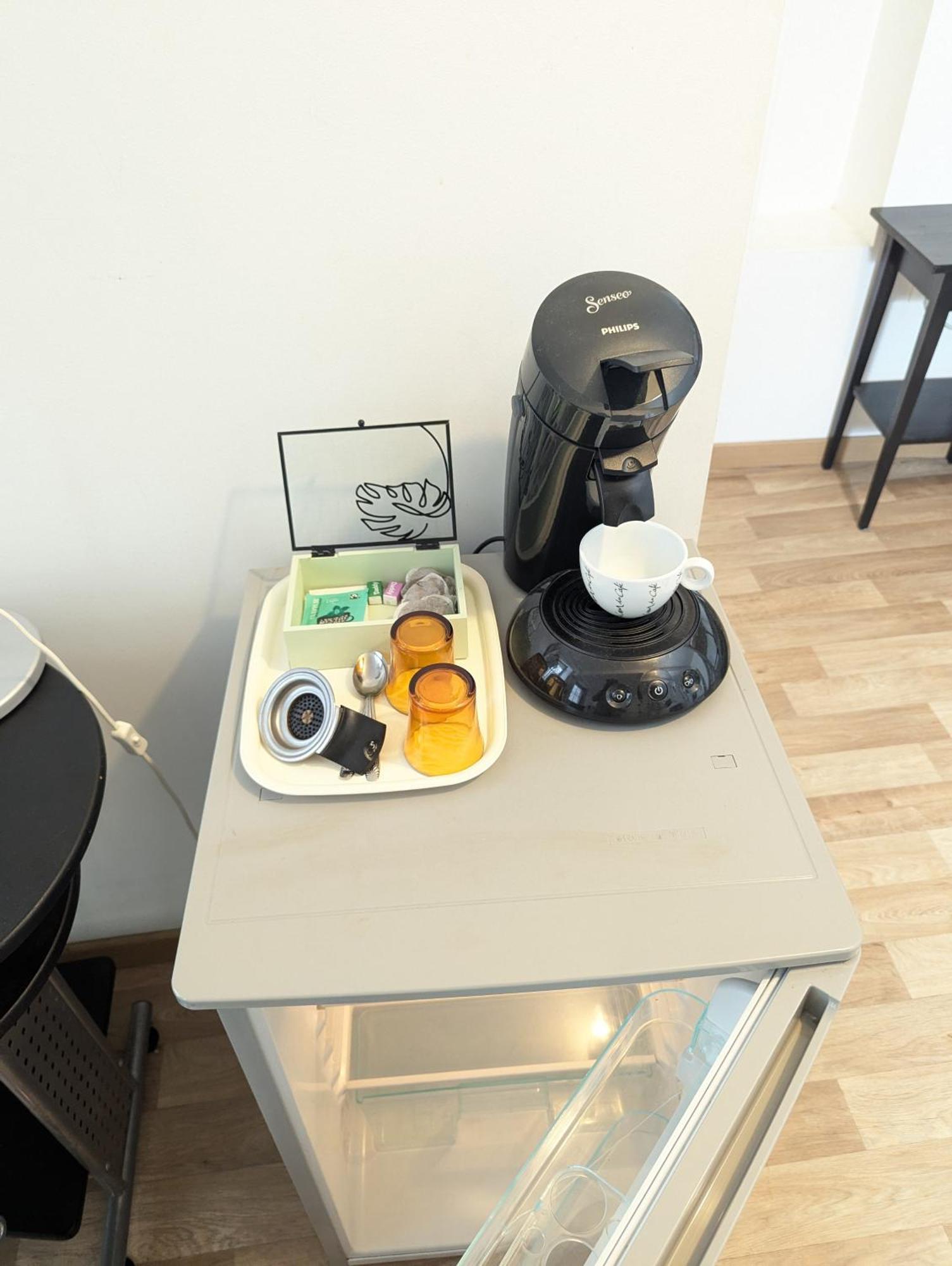 Chambres Poitiers Centre Ville - Salle De Bain, Refrigerateur, Tv Et Machine A Cafe Privatifs - Cuisine Commune - Terrasse - Hotel De Ville A 200M Экстерьер фото